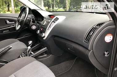 Хэтчбек Kia Ceed 2009 в 