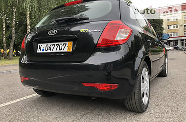 Хэтчбек Kia Ceed 2009 в 