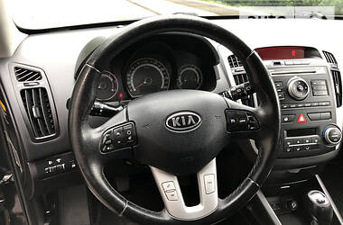 Хэтчбек Kia Ceed 2009 в 