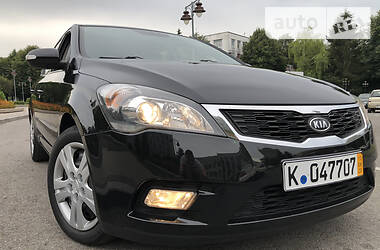 Хэтчбек Kia Ceed 2009 в 