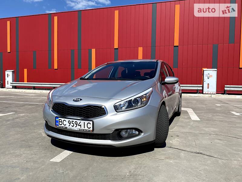 Хетчбек Kia Ceed 2012 в Києві