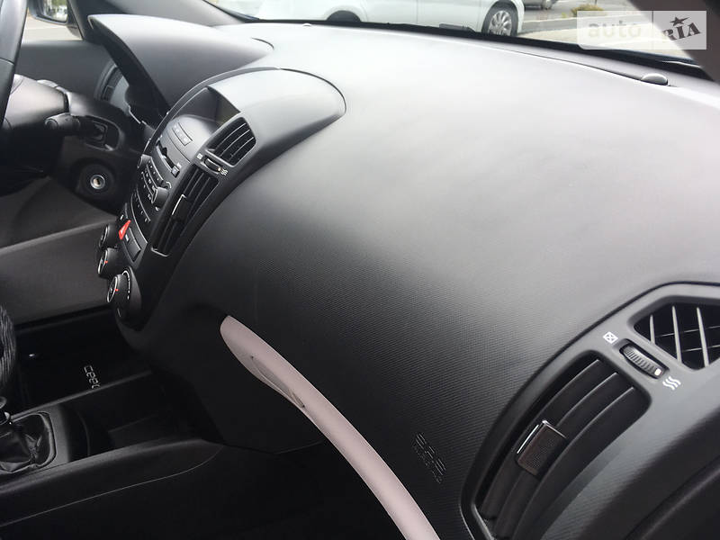 Хетчбек Kia Ceed 2009 в Києві фото 46 Хетчбек Kia Ceed 2009 в Києві