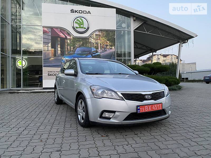 Хэтчбек Kia Ceed 2010 в Луцке