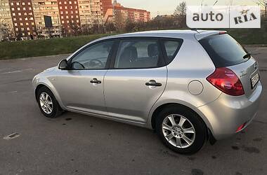 Хэтчбек Kia Ceed 2009 в Львове