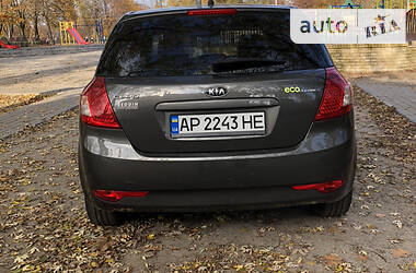 Хэтчбек Kia Ceed 2009 в Запорожье