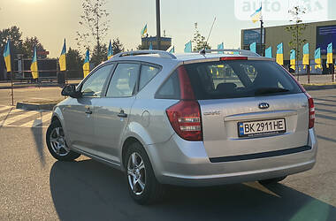 Универсал Kia Ceed 2008 в Ровно
