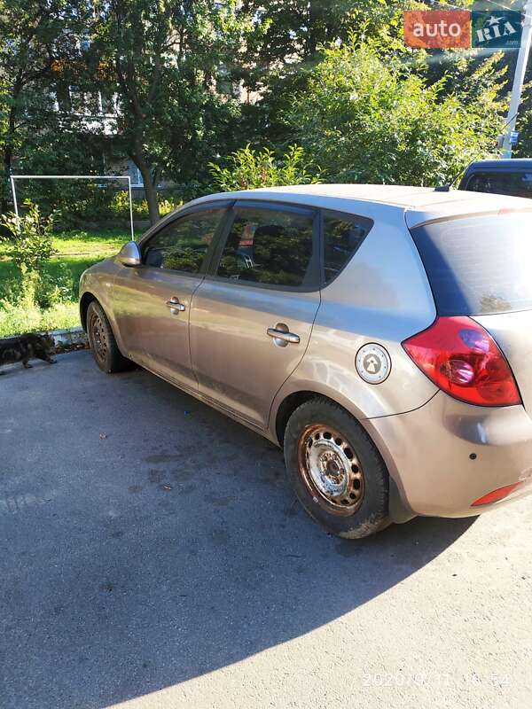 Хэтчбек Kia Ceed 2007 в Ирпене