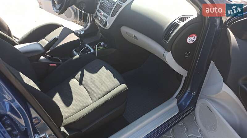 Универсал Kia Ceed 2008 в Стебнику