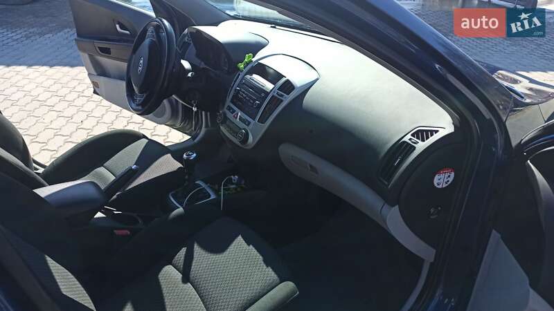 Универсал Kia Ceed 2008 в Стебнику