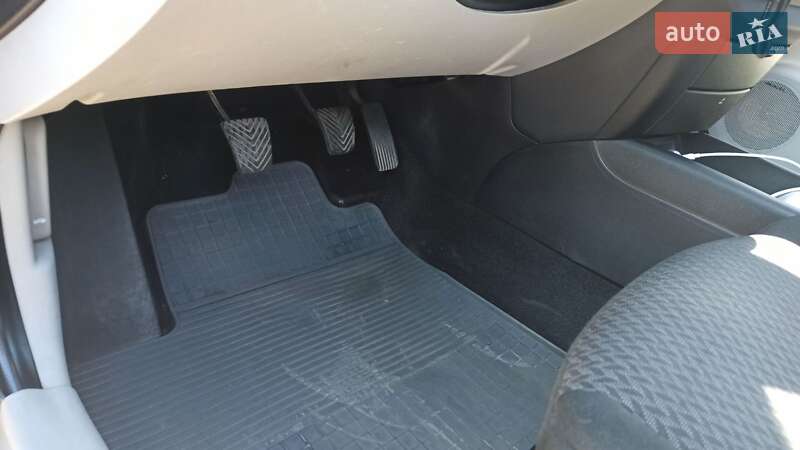 Универсал Kia Ceed 2008 в Стебнику