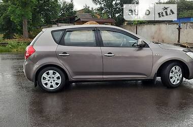 Хэтчбек Kia Ceed 2008 в Новоархангельске