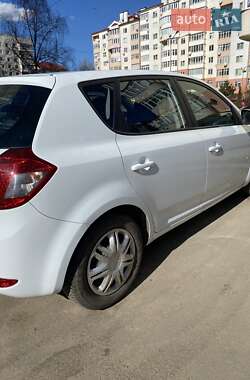 Хетчбек Kia Ceed 2010 в Чернівцях