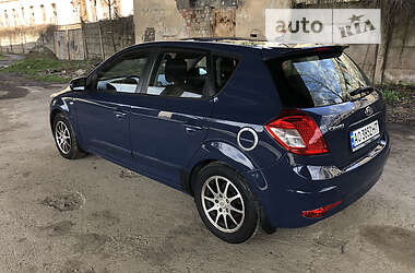 Хэтчбек Kia Ceed 2009 в 
