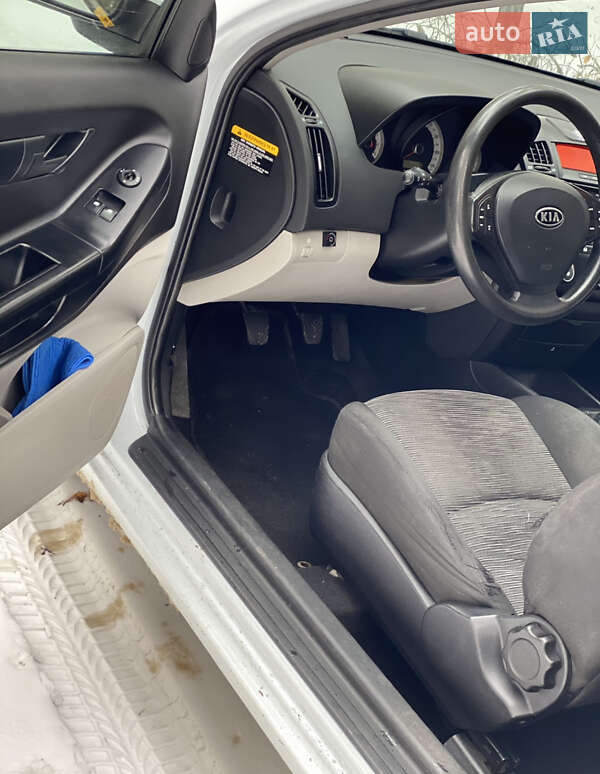 Хэтчбек Kia Ceed 2008 в Полтаве