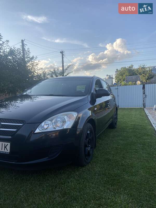 Хэтчбек Kia Ceed 2008 в Киеве