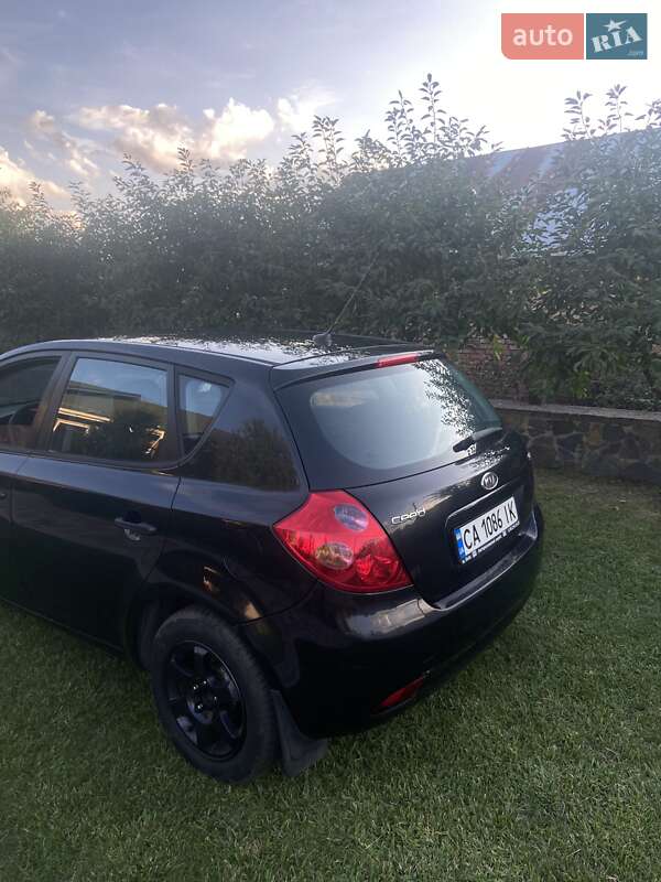 Хэтчбек Kia Ceed 2008 в Киеве