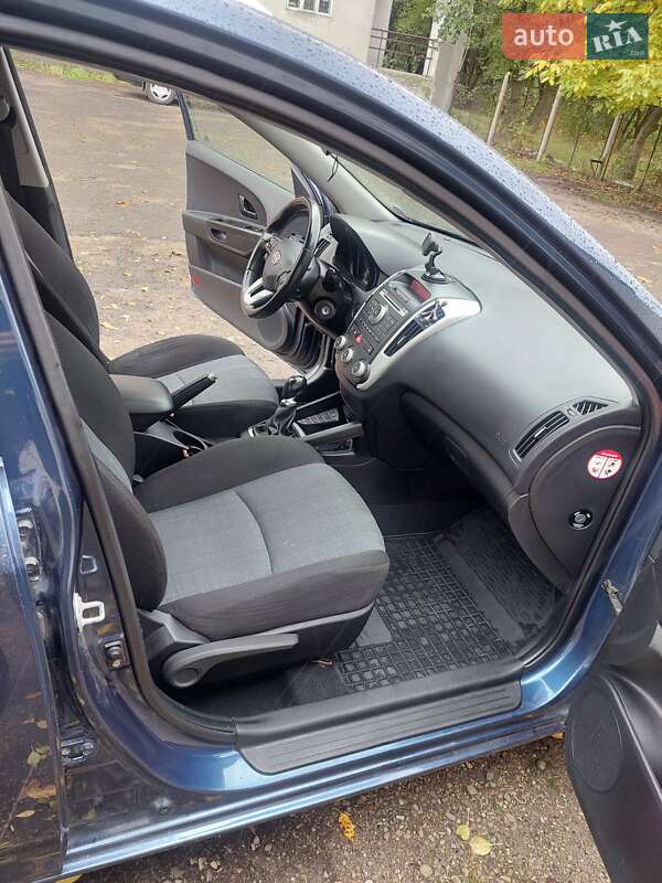 Универсал Kia Ceed 2010 в Львове