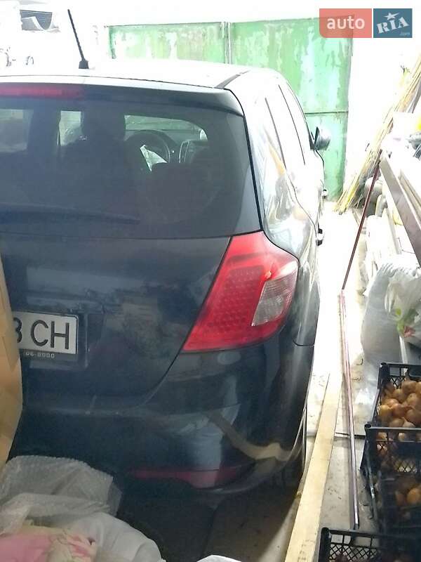 Хэтчбек Kia Ceed 2011 в 