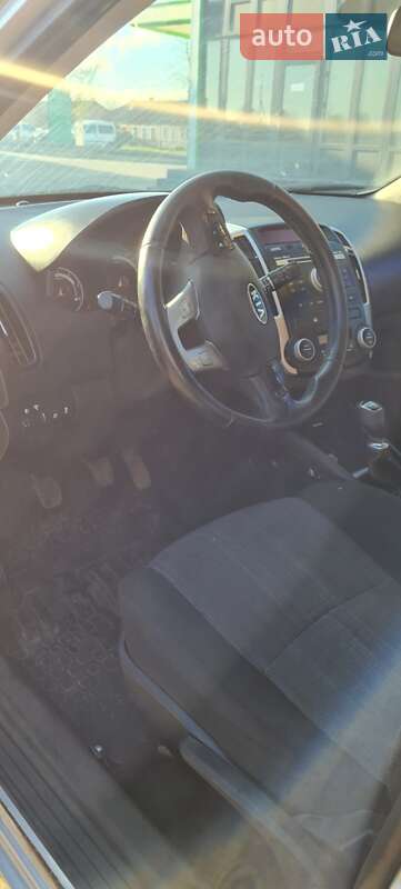 Универсал Kia Ceed 2011 в Нововолынске