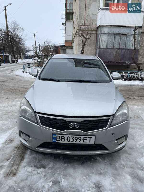 Хэтчбек Kia Ceed 2010 в Староконстантинове