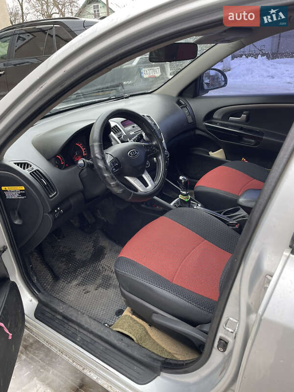 Хэтчбек Kia Ceed 2010 в Староконстантинове