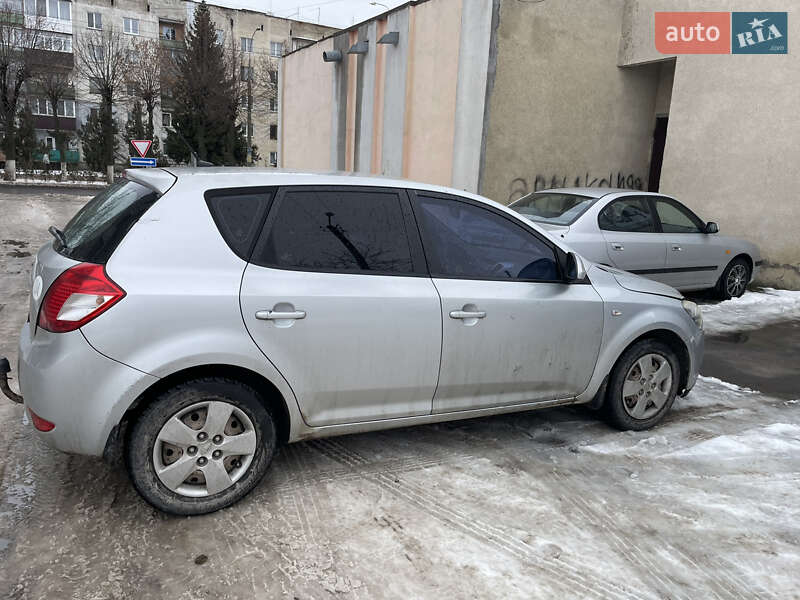 Хетчбек Kia Ceed 2010 в Старокостянтинові