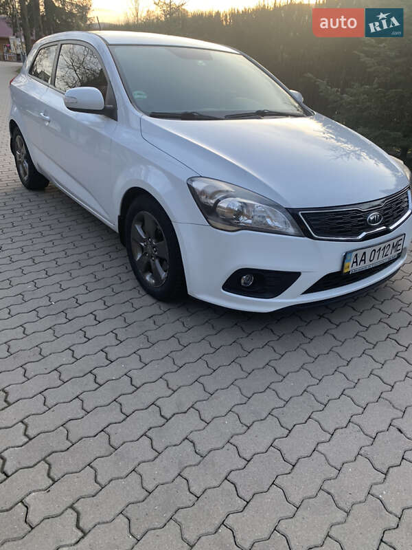 Хетчбек Kia Ceed 2012 в Сваляві