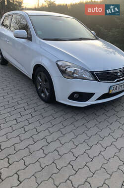 Хэтчбек Kia Ceed 2012 в Сваляве