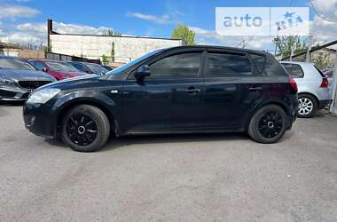 Хэтчбек Kia Ceed 2008 в Запорожье