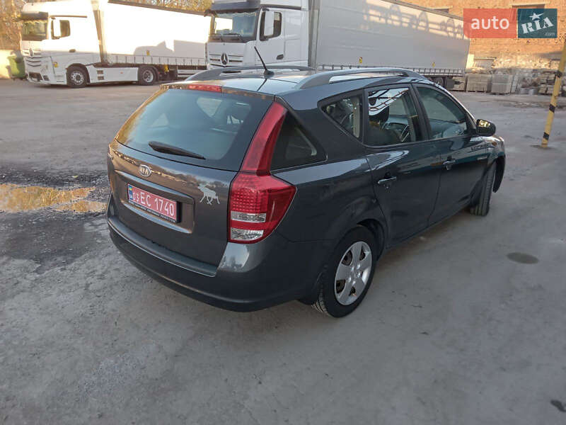 Универсал Kia Ceed 2011 в Звягеле