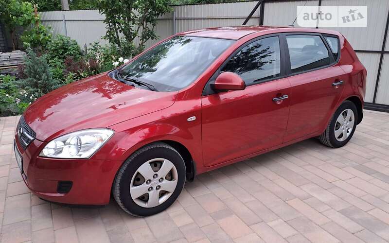 Хэтчбек Kia Ceed 2008 в Киеве