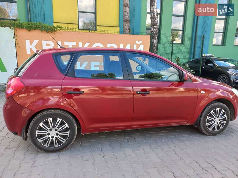 Хэтчбек Kia Ceed 2009 в Тернополе