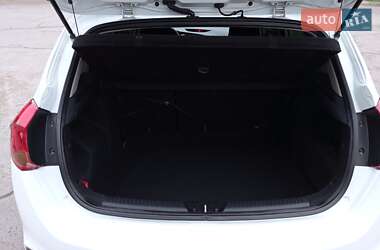 Хэтчбек Kia Ceed 2012 в 