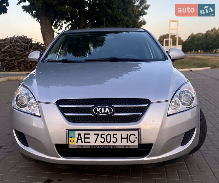 Хетчбек Kia Ceed 2007 в Магдалинівці