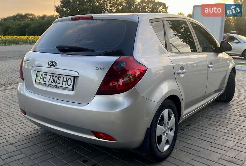 Хетчбек Kia Ceed 2007 в Магдалинівці