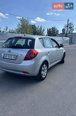 Хэтчбек Kia Ceed 2008 в 