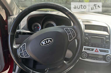 Хэтчбек Kia Ceed 2007 в 