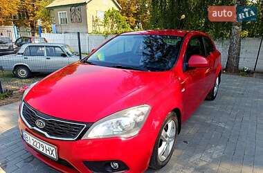 Хэтчбек Kia Ceed 2008 в Миргороде