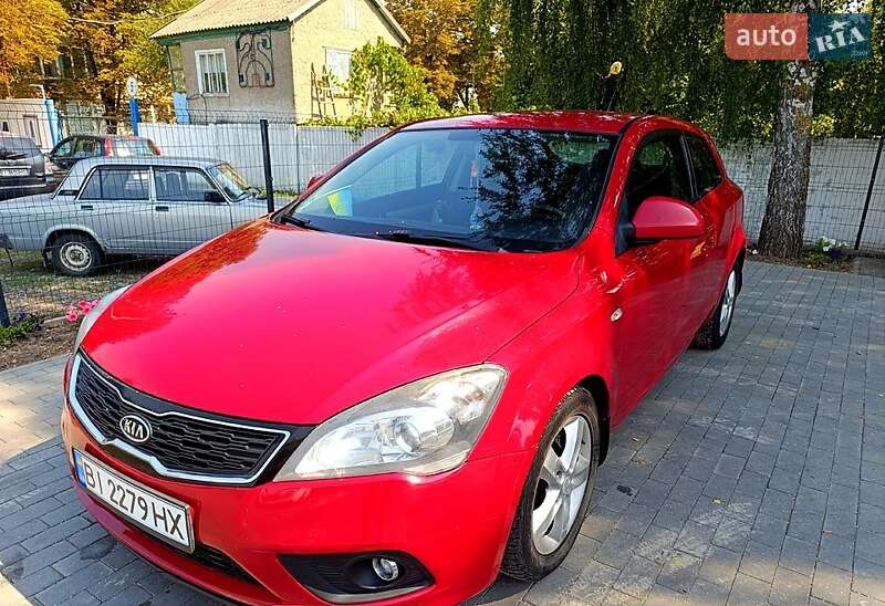 Хэтчбек Kia Ceed 2008 в Миргороде