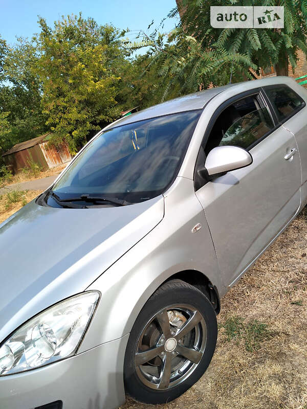 Хэтчбек Kia Ceed 2008 в Кривом Роге фото 2 Хэтчбек Kia Ceed 2008 в Кривом Роге