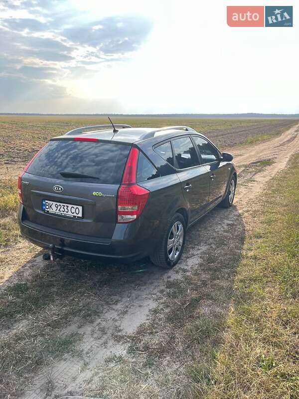 Универсал Kia Ceed 2010 в Радивилове