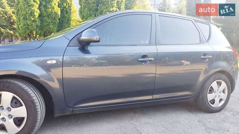 Хэтчбек Kia Ceed 2007 в Ровно