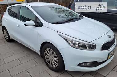 Хэтчбек Kia Ceed 2013 в Киеве