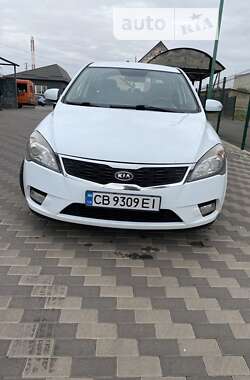 Хэтчбек Kia Ceed 2010 в Ичне