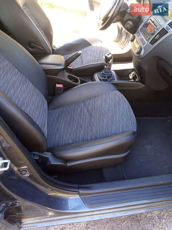 Универсал Kia Ceed 2007 в Коростене