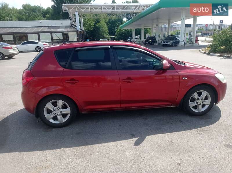 Хэтчбек Kia Ceed 2008 в Днепре