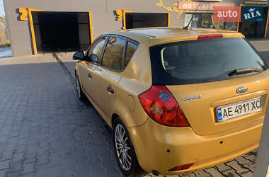 Хэтчбек Kia Ceed 2007 в 