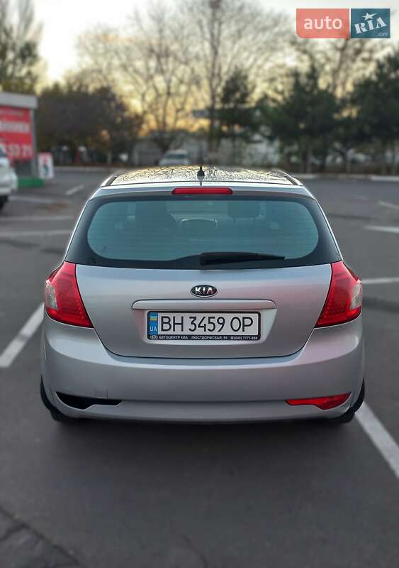 Хэтчбек Kia Ceed 2009 в Одессе