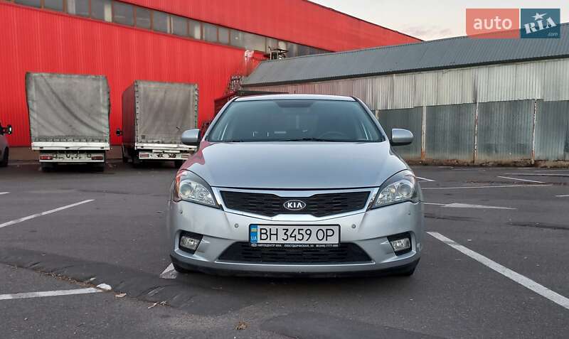 Хэтчбек Kia Ceed 2009 в Одессе