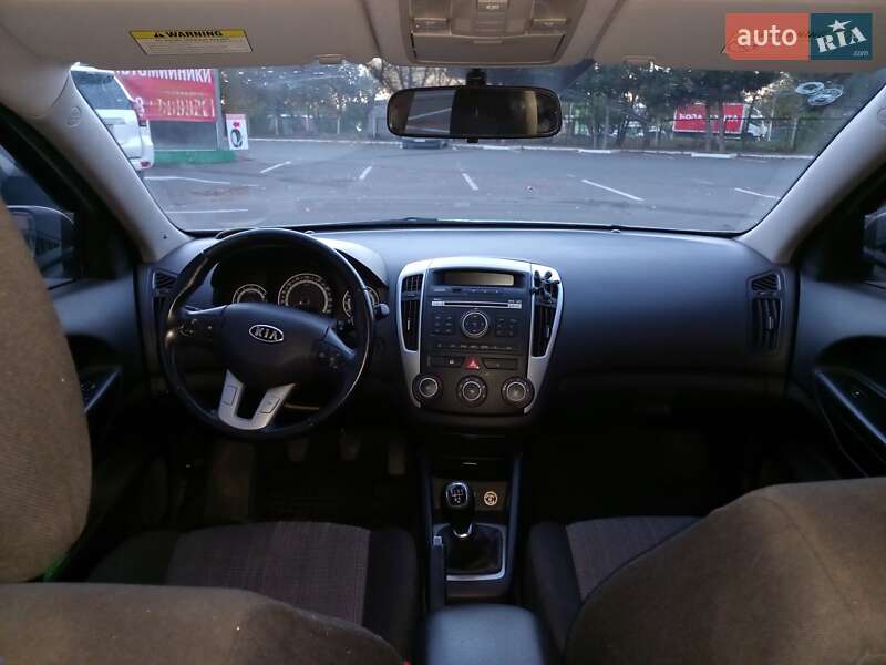 Хэтчбек Kia Ceed 2009 в Одессе